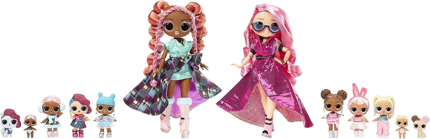 Fashion Show Mega Runway Playset 12 Dolls 80 Surprises 4in1