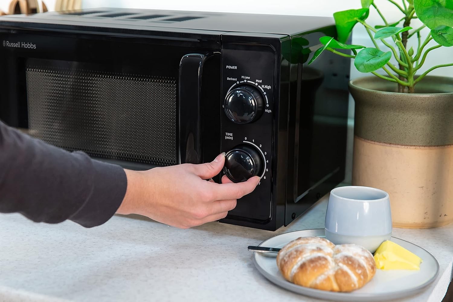 Black 17L Compact Microwave 700W 5 Power Levels Defrost Timer