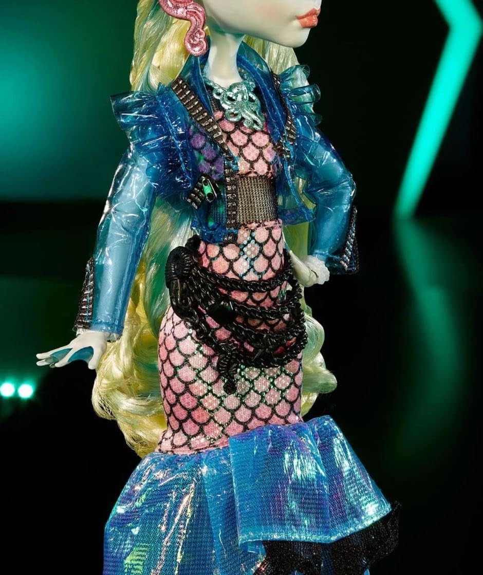 Limited Edition Couture Fashion Doll 10.5in Runway Outfit Accessories