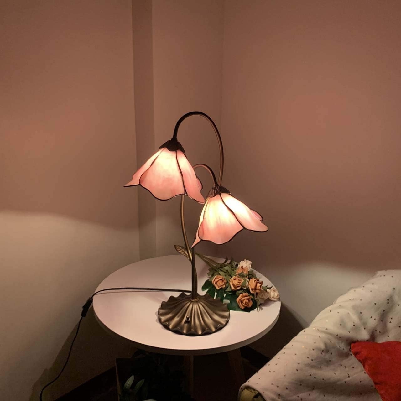 Vintage Tiffany Style Stained Glass Table Lamp, 2-Light Pink Lily Pad Base