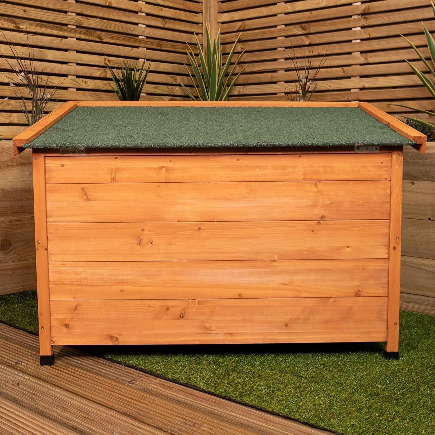 Large Wooden Outdoor Dog House Kennel with Window, Insulated PVC Door 82x116cm