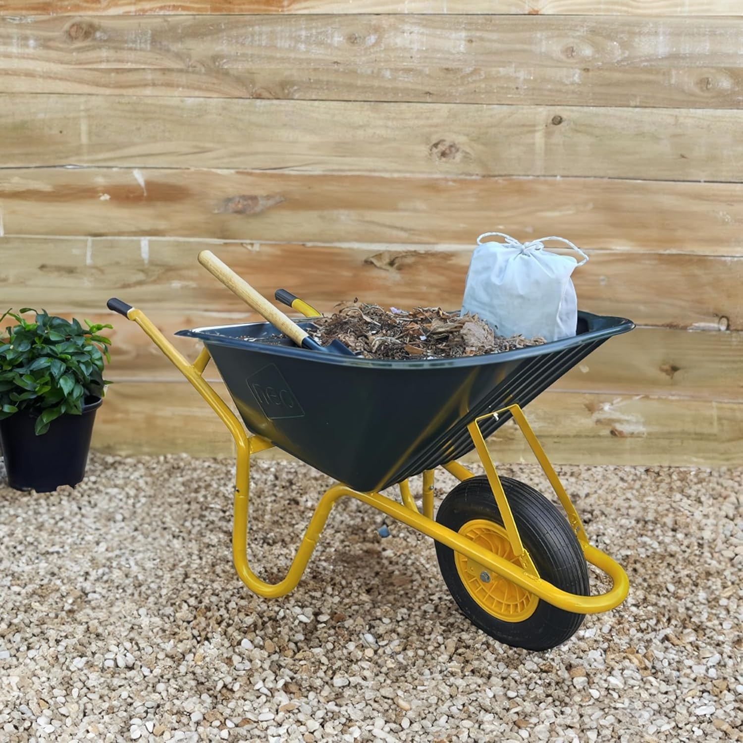 110L Heavy Duty Garden Wheelbarrow Green – Pneumatic Tyre w/ Plastic Tray 150kg