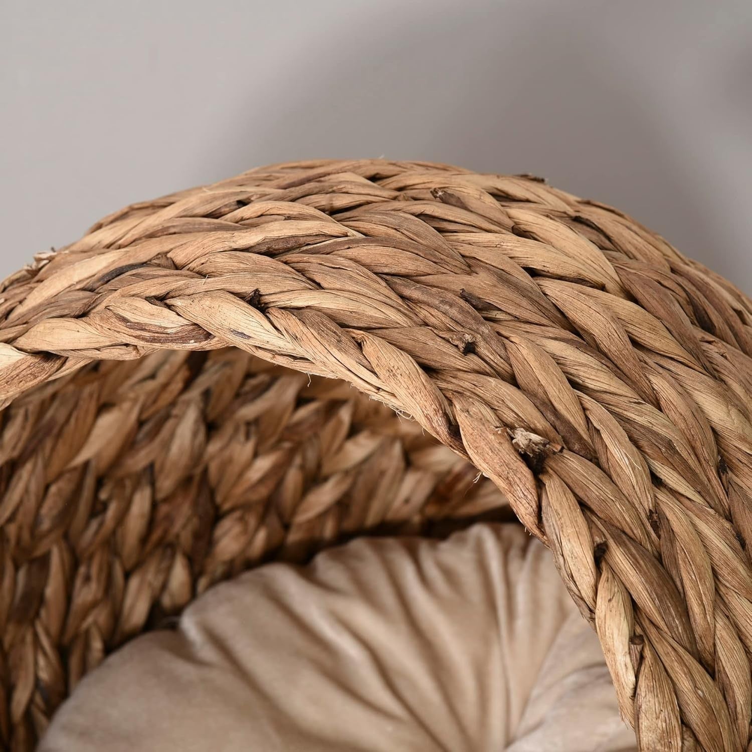 Raised Wicker Cat House Bed Water Hyacinth Basket w Soft Cushion