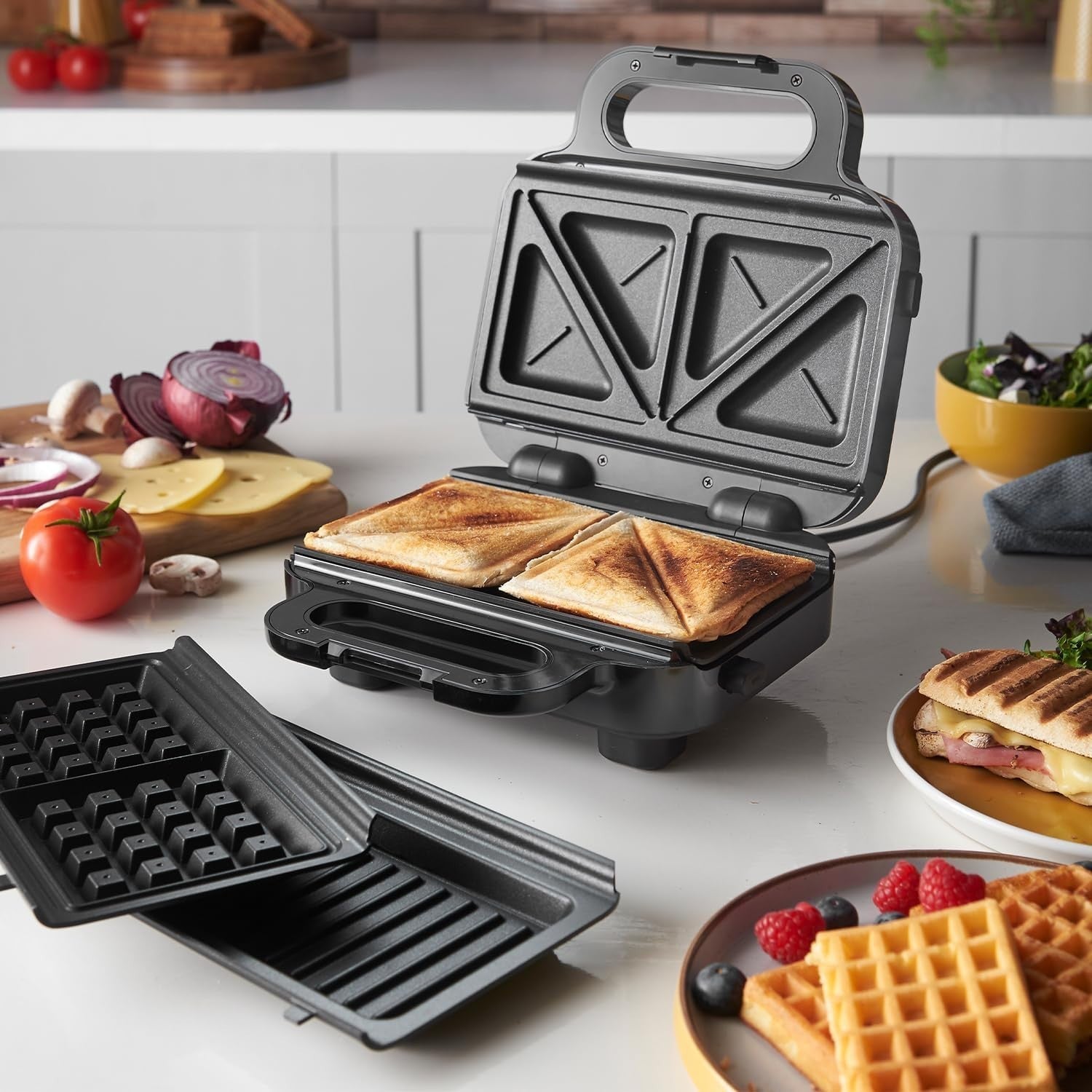 3-in-1 Sandwich Maker Waffle Panini Grill 680W Removable Plates