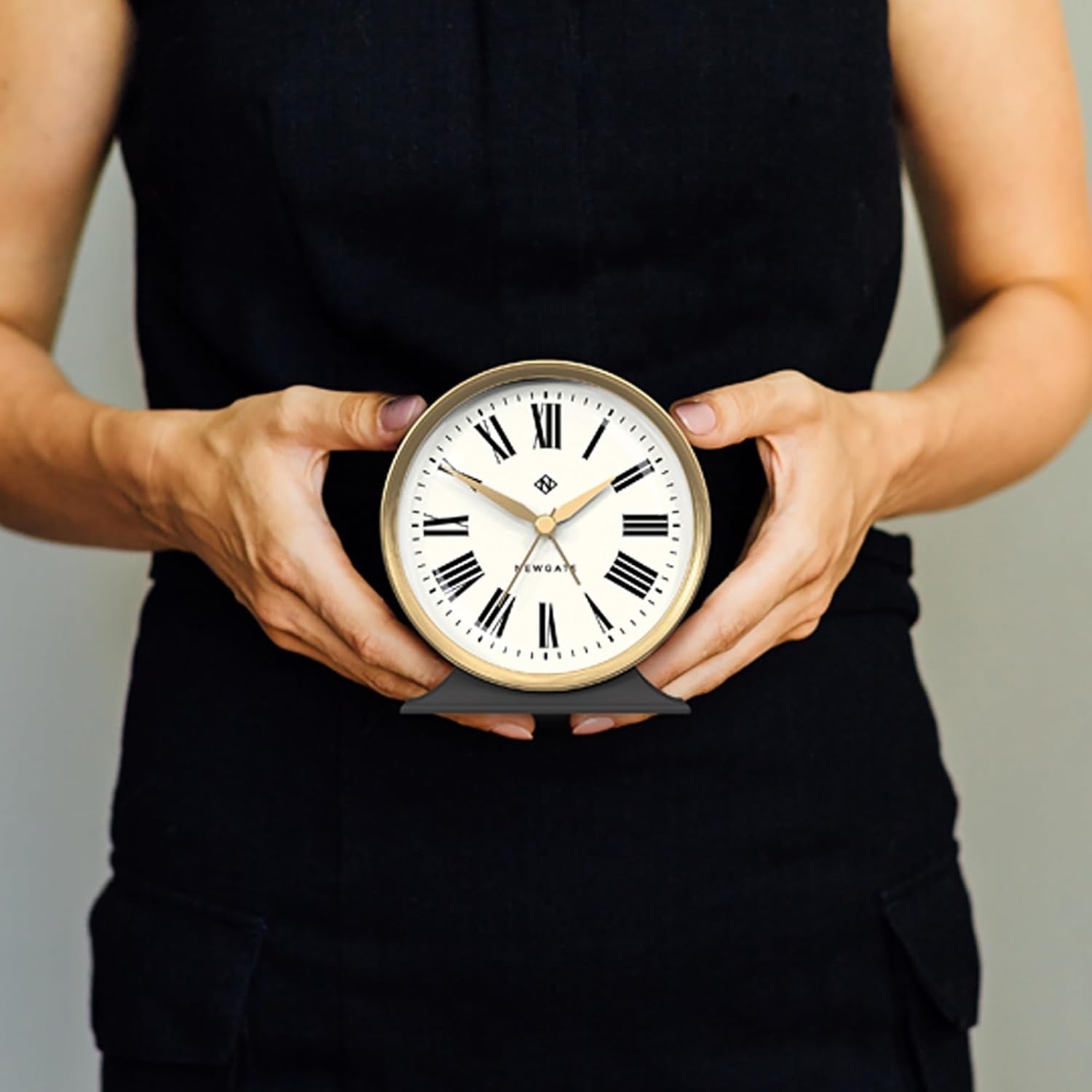Silent Analogue Alarm Clock No Tick Round Arabic Dial Bedside Decor