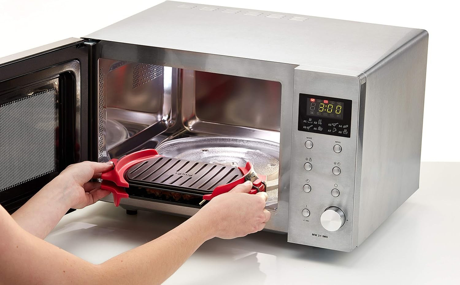 Microwave Grill XL Non Stick Crisping Pan 25cm Red
