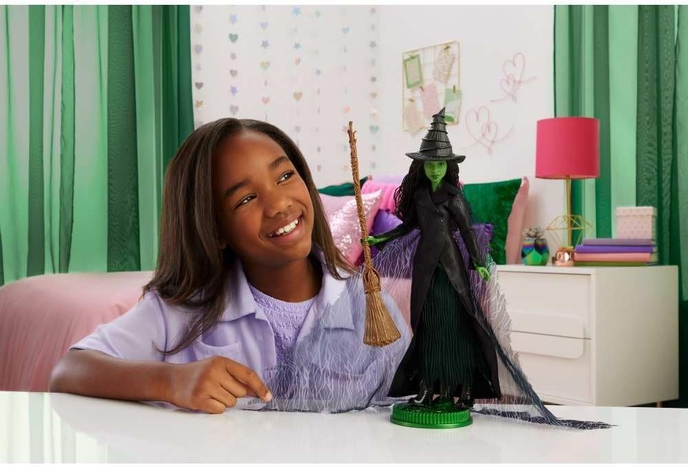Deluxe Magic Fashion Doll Green Witch Outfit Cape Accessories Poseable