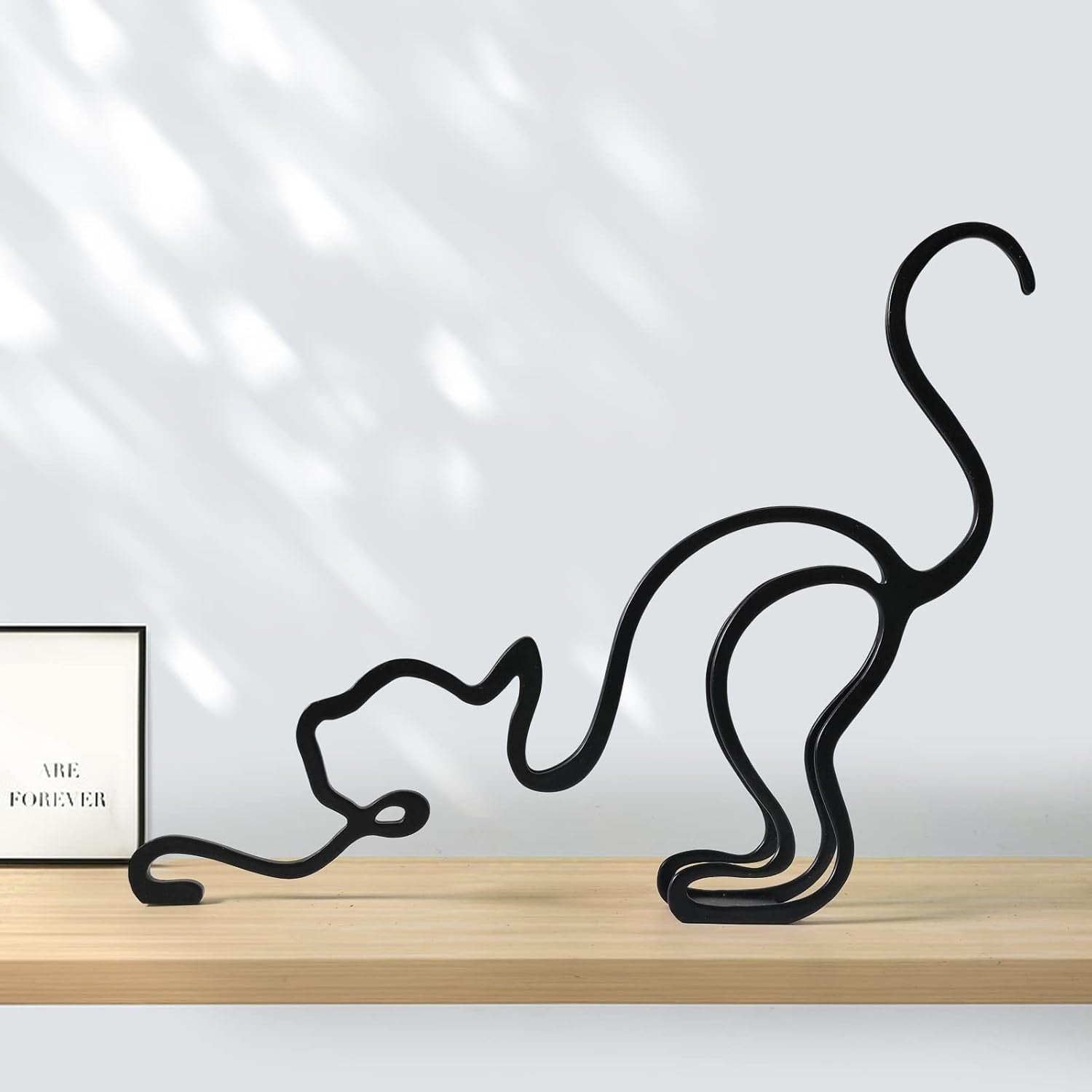 Black Metal Cat Wall Sculpture – Minimalist Abstract Line Art Decor