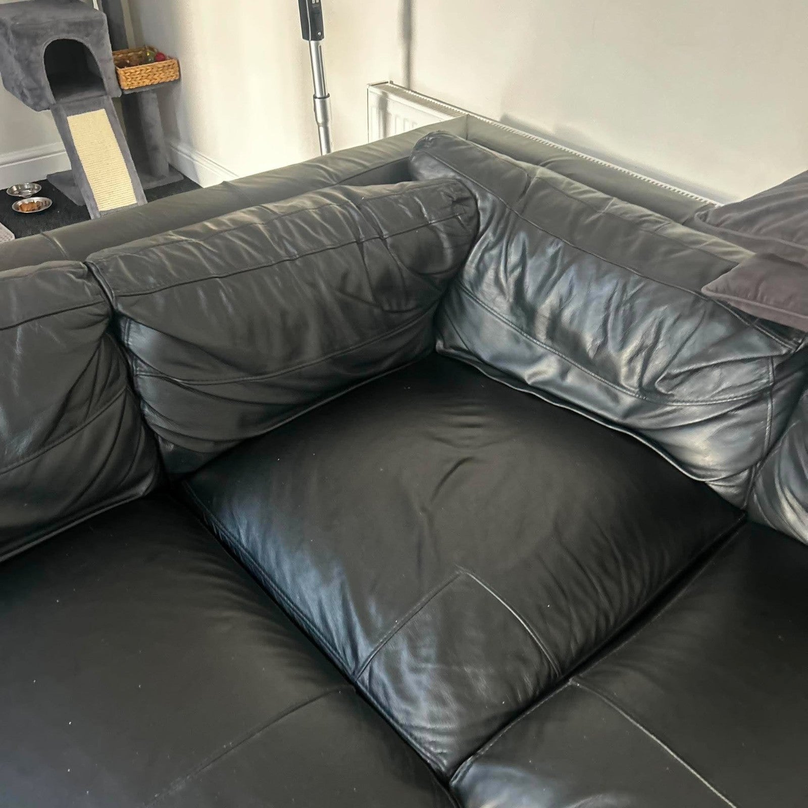 Elegant Black Luxe Leather Corner Sofa (PTP)