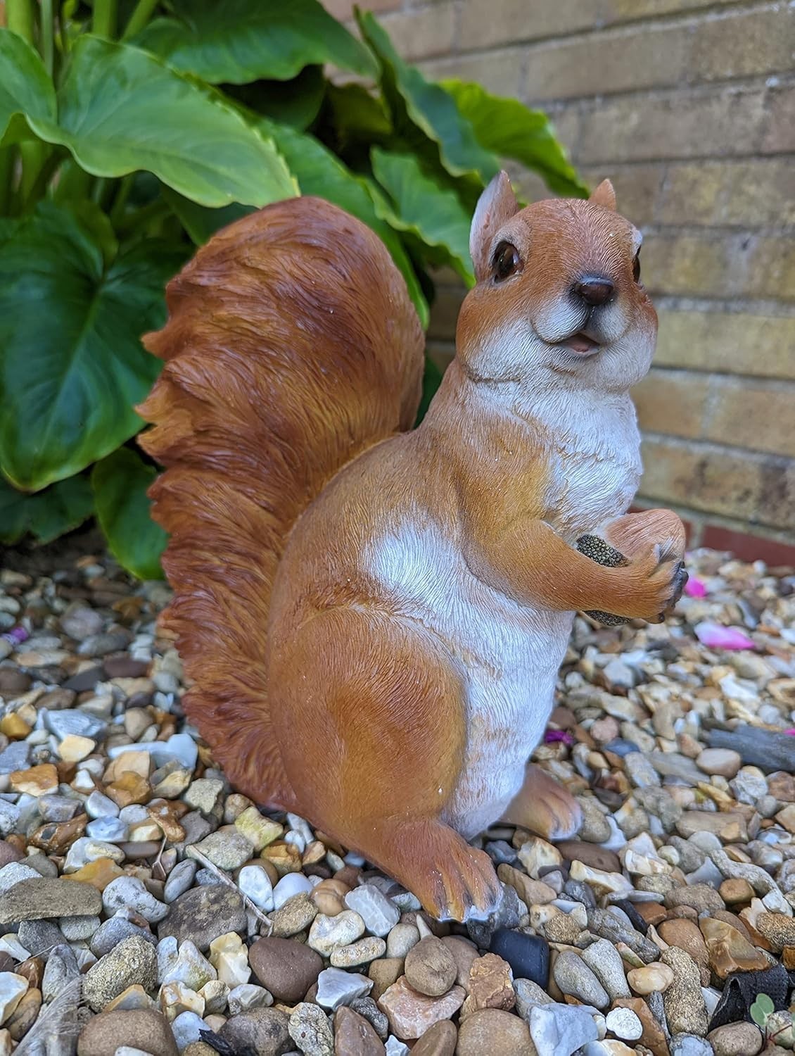 Realistic Squirrel Garden Ornament 27cm • Weatherproof Resin • Decor