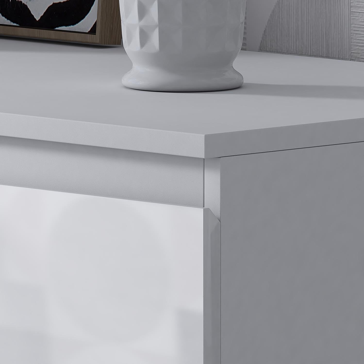 White Gloss 8-Drawer Chest Bedroom Storage Unit Handle-Free Modern Design