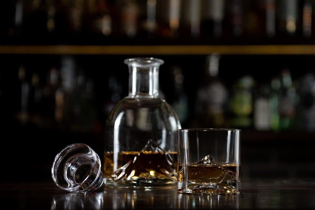 1L Whiskey Decanter Gift Set with 4 Glasses | Premium Crystal Mountain Design