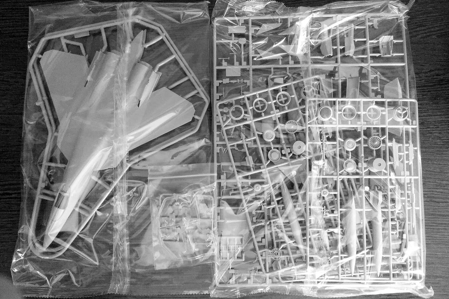 1:72 Sukhoi SU-57 Fighter Jet Model Kit – Beginner-Friendly, Detailed Build