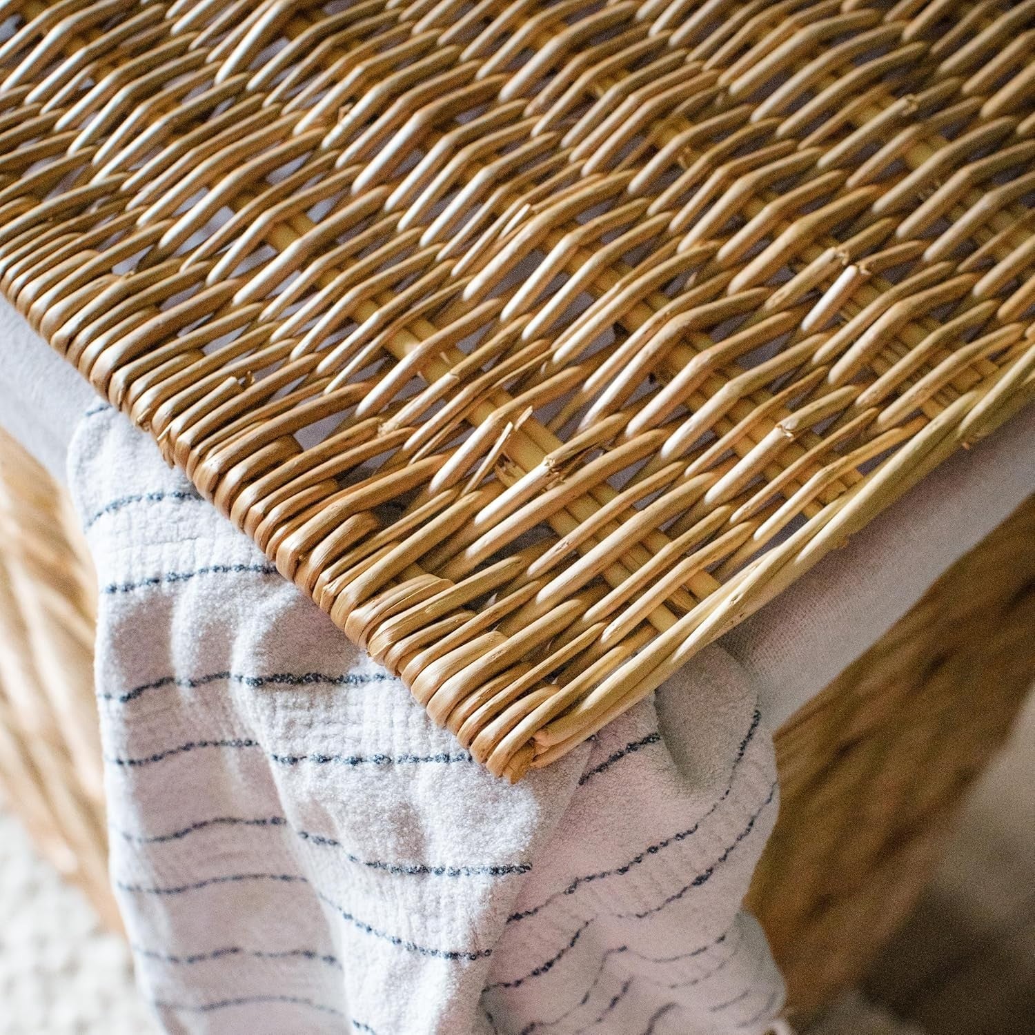 Large Wicker Laundry Basket with Lid & Washable Liner – Natural Willow Hamper