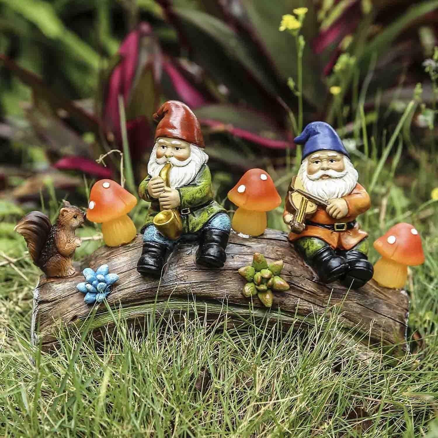 Solar Gnome Garden Ornament with LED Mushrooms Patio Lawn Resin Statue 22.5cm
