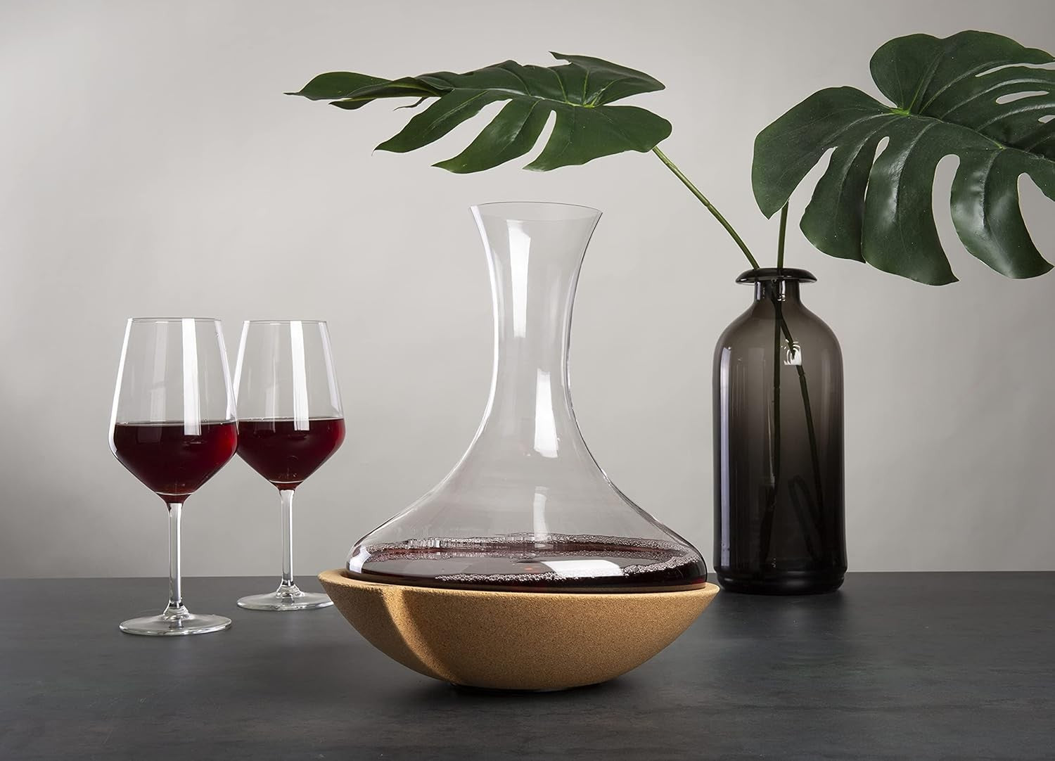 Swirling Wine Decanter with Cork Base Luxury Aerator Glass Carafe 1L