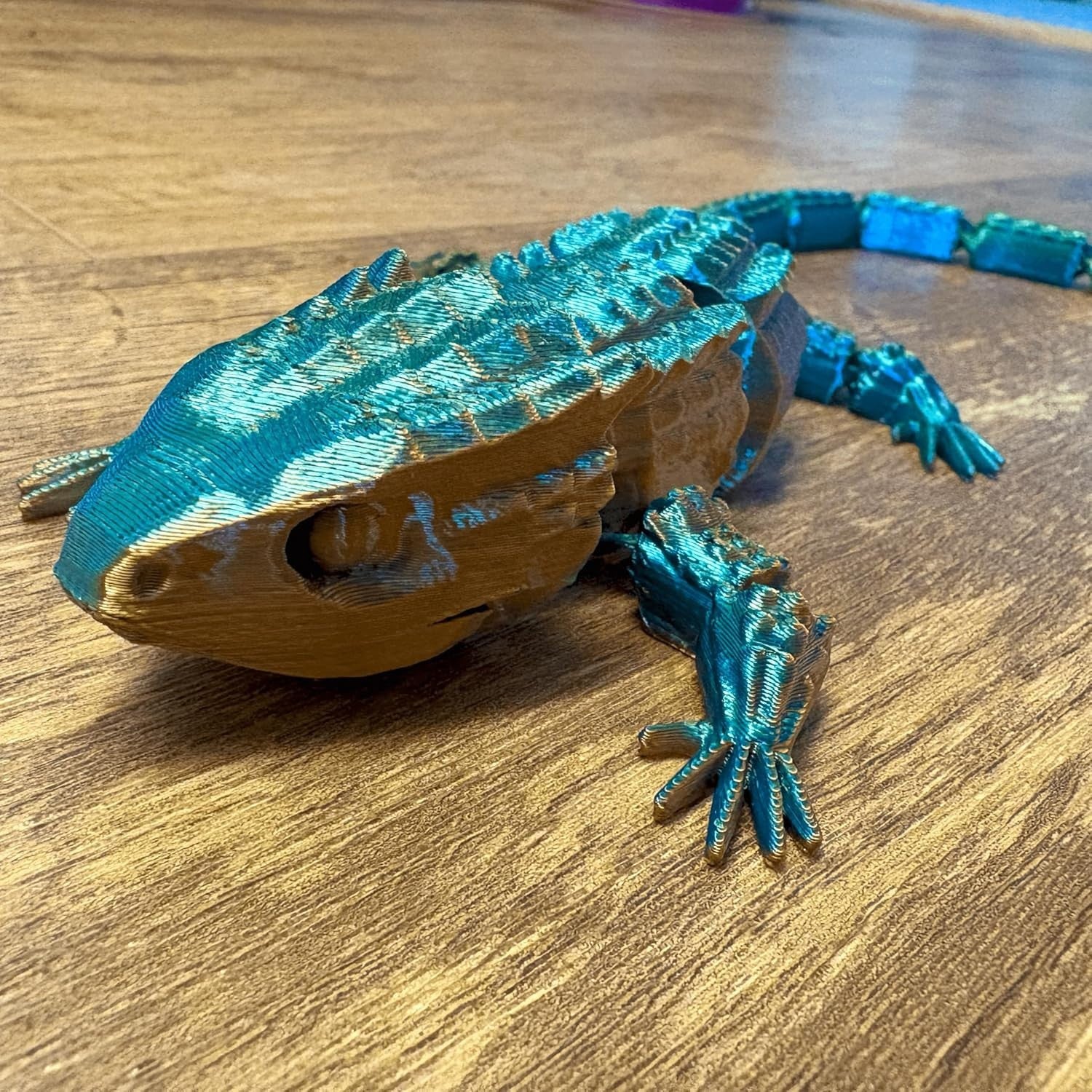 Emerald Lizard Fidget Articulated Colour Changing Sensory Toy