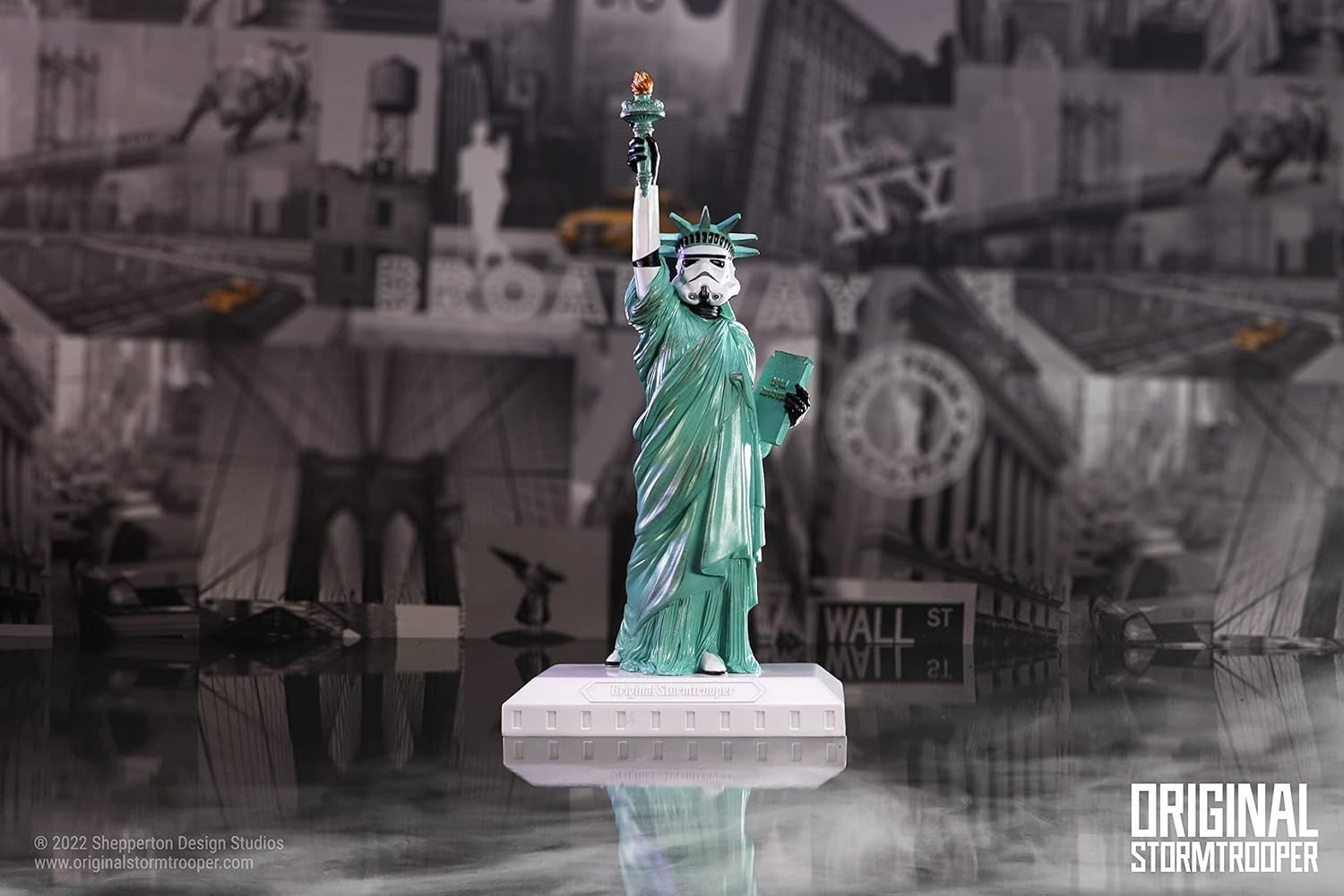 Statue of Liberty Stormtrooper Figurine 16.5cm Resin Collectible Home Decor