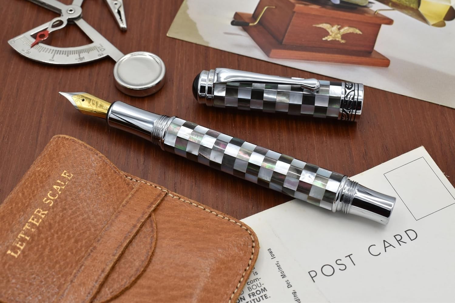 Limited Edition Medium Fountain Pen Black & White Mother of Pearl