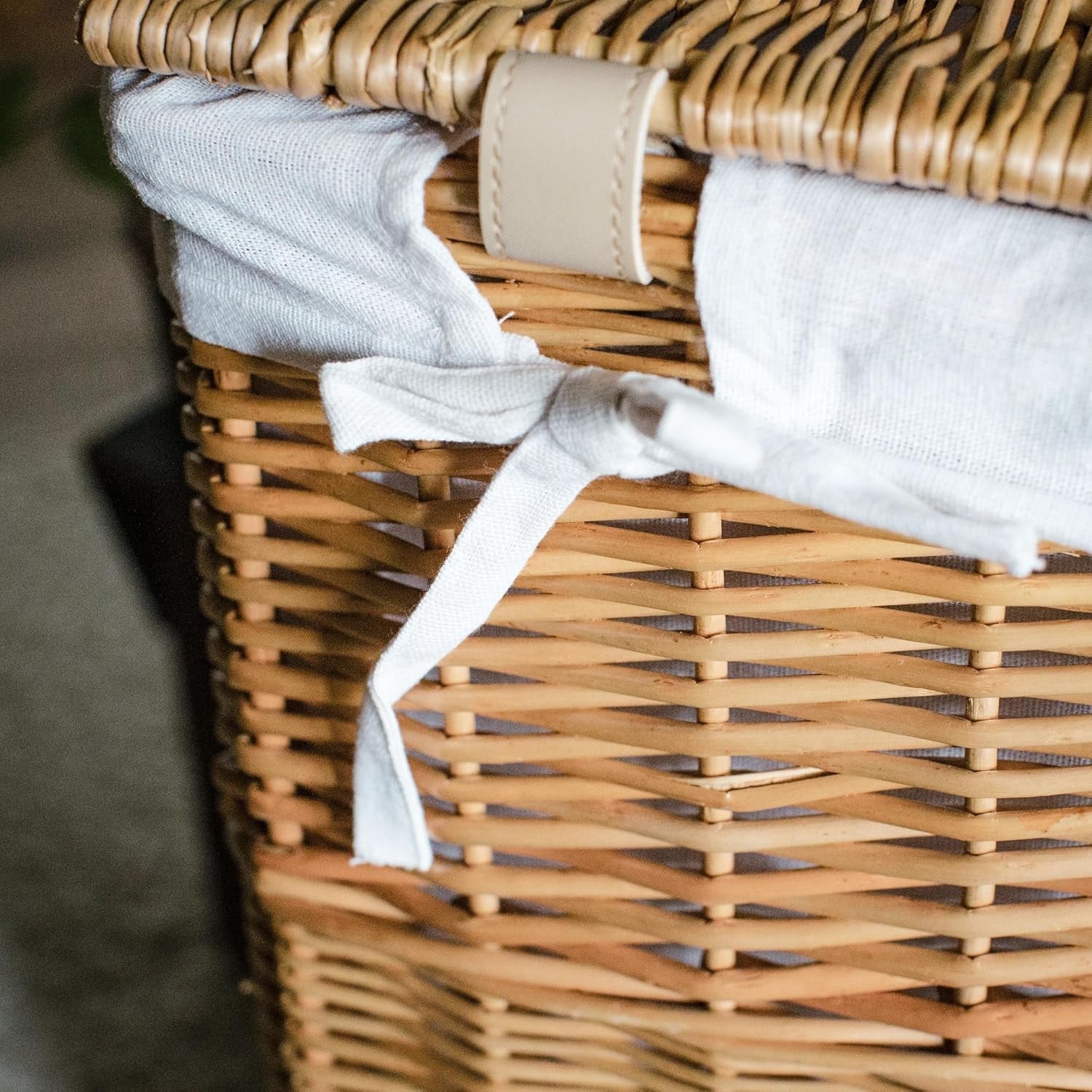 Large Wicker Laundry Basket with Lid & Washable Liner – Natural Willow Hamper