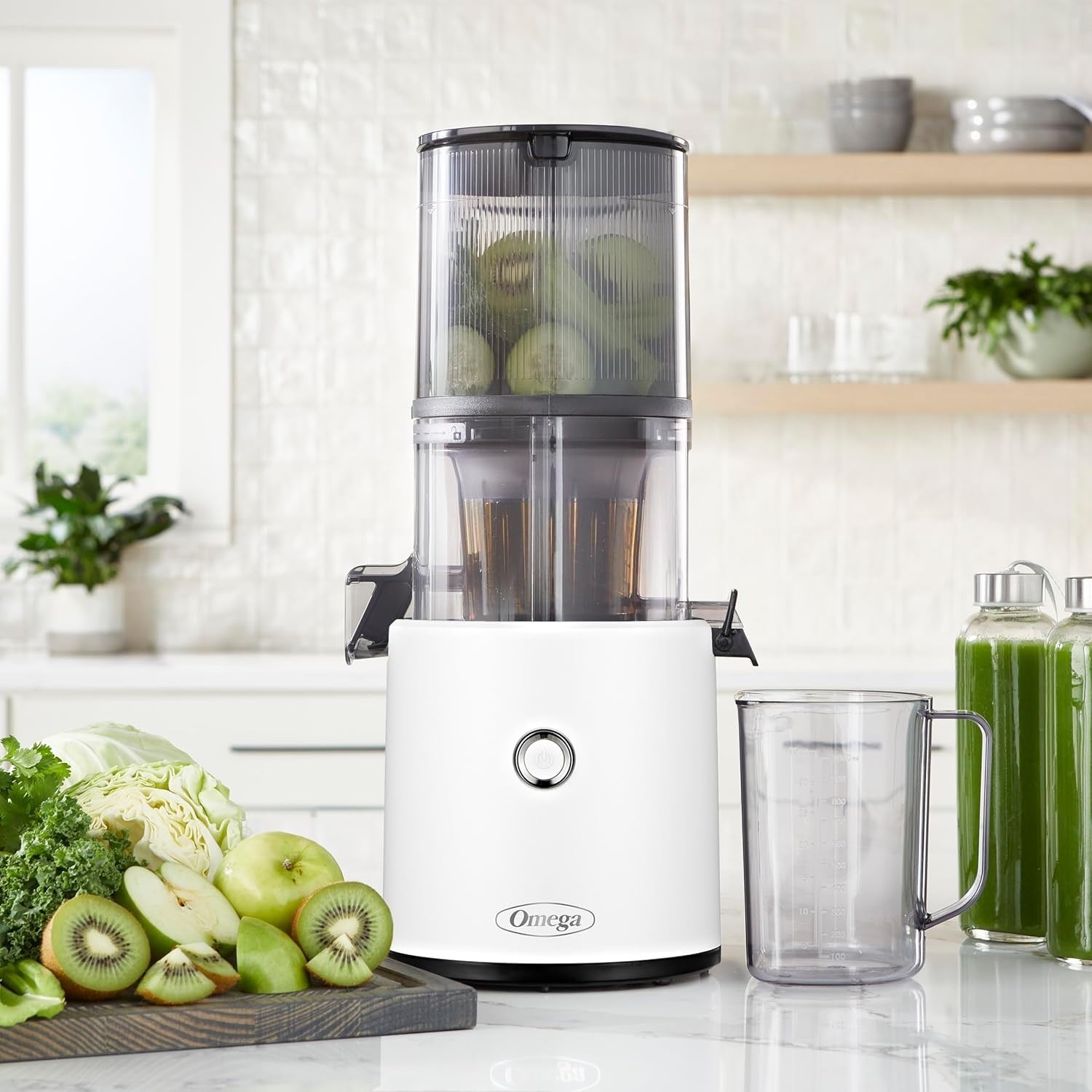 White Cold Press Juicer 2L Extra Large Hopper Auto Reverse Batch Juicing