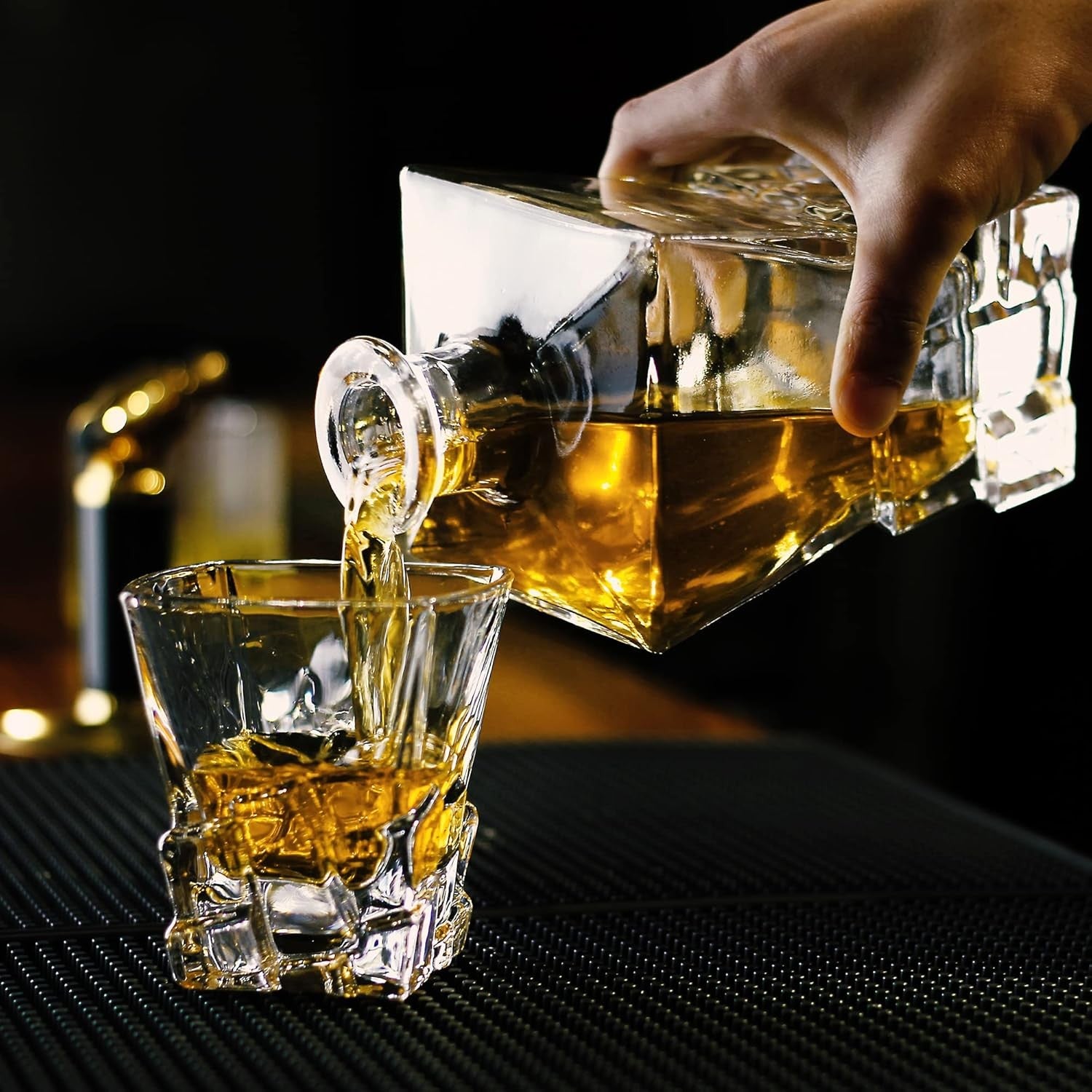 Premium Square Whiskey Decanter 820g Glass 29oz Liquor Bottle with Stopper