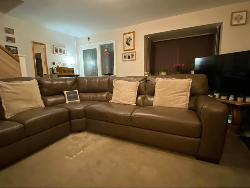 Excellent Brown Leather Corner Sofa (PTP)