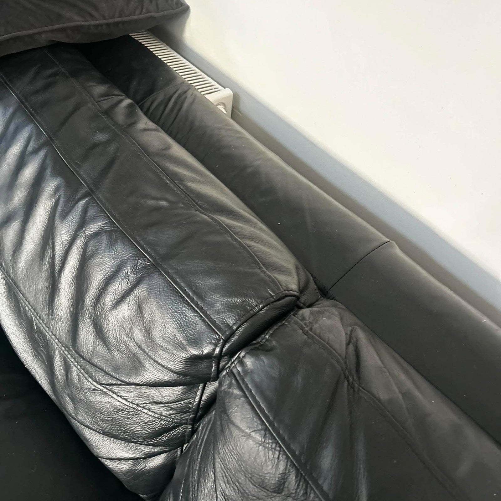 Elegant Black Luxe Leather Corner Sofa (PTP)
