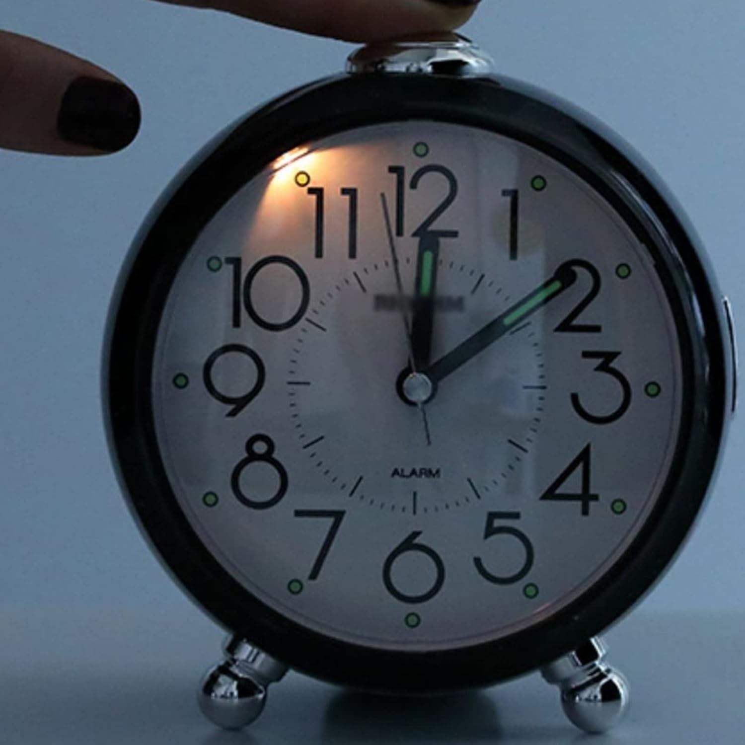 Silent Analog Alarm Clock Night Light Snooze Round Bedside for Heavy Sleepers