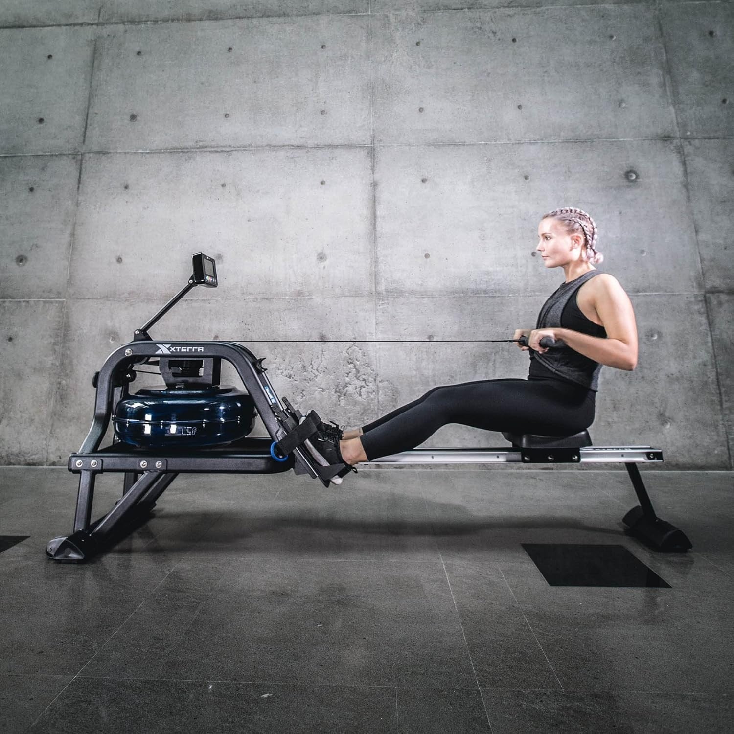 Water Rowing Machine Ergonomic Anti-Slip Adjustable Resistance LCD Rower 136KG