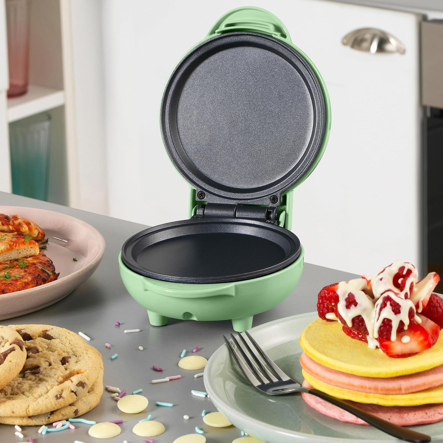 Mini Snack Maker 550W Non-Stick Pancake, Omelette & Crepe Maker Pastel Green