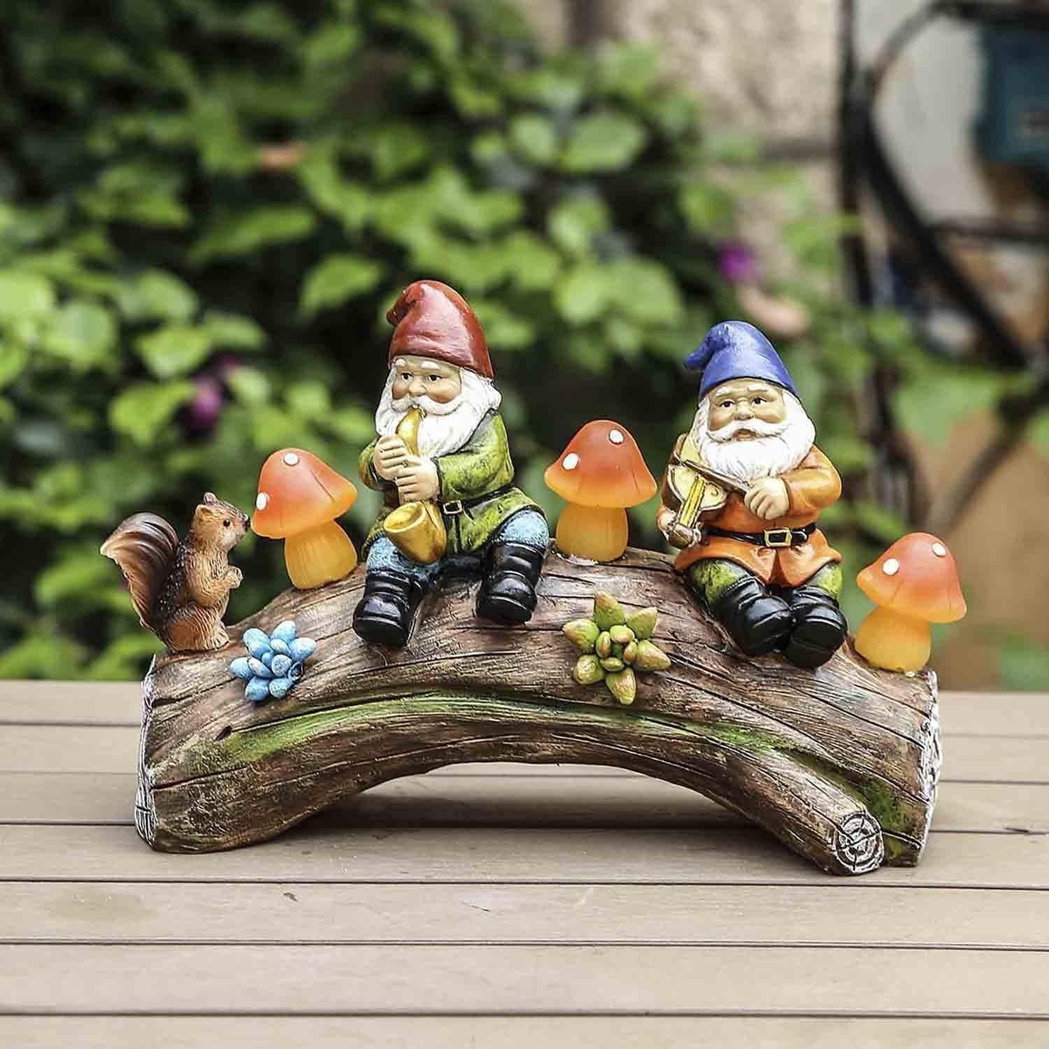 Solar Gnome Garden Ornament with LED Mushrooms Patio Lawn Resin Statue 22.5cm