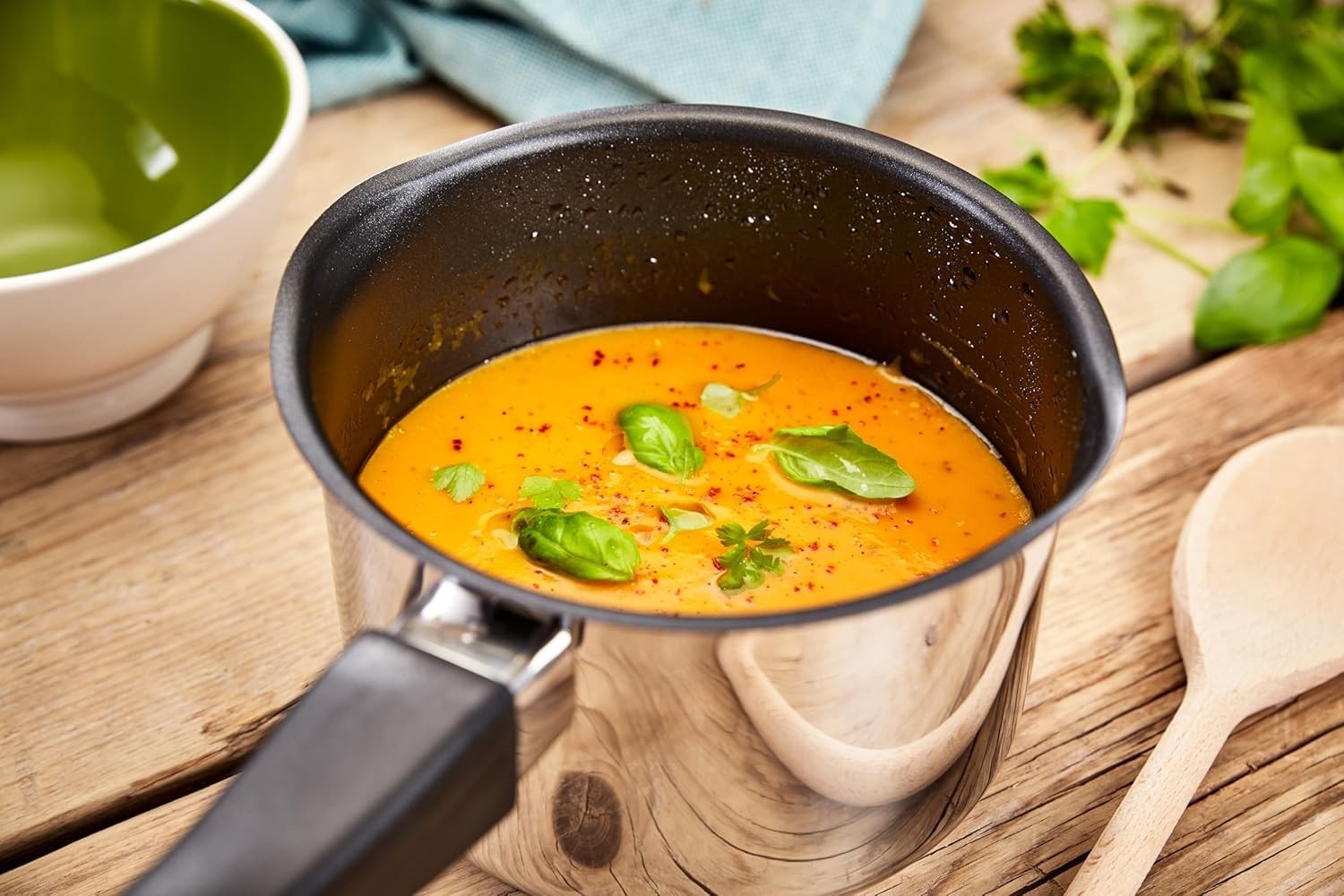 20cm Stainless Steel Saucepan with Strainer Lid & Pouring Lip, 3 L Capacity