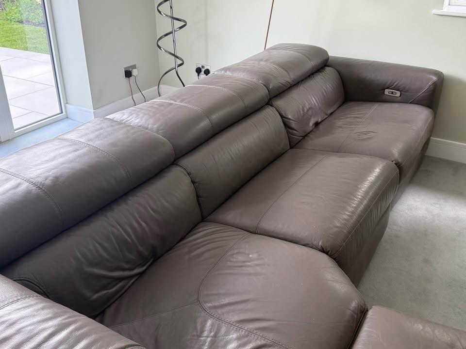 Splendid Grey Leather Corner Sofa (PTP)
