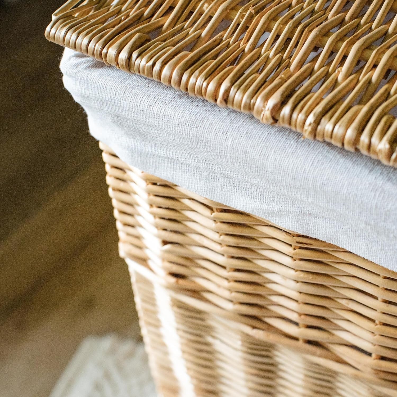 Large Wicker Laundry Basket with Lid & Washable Liner – Natural Willow Hamper