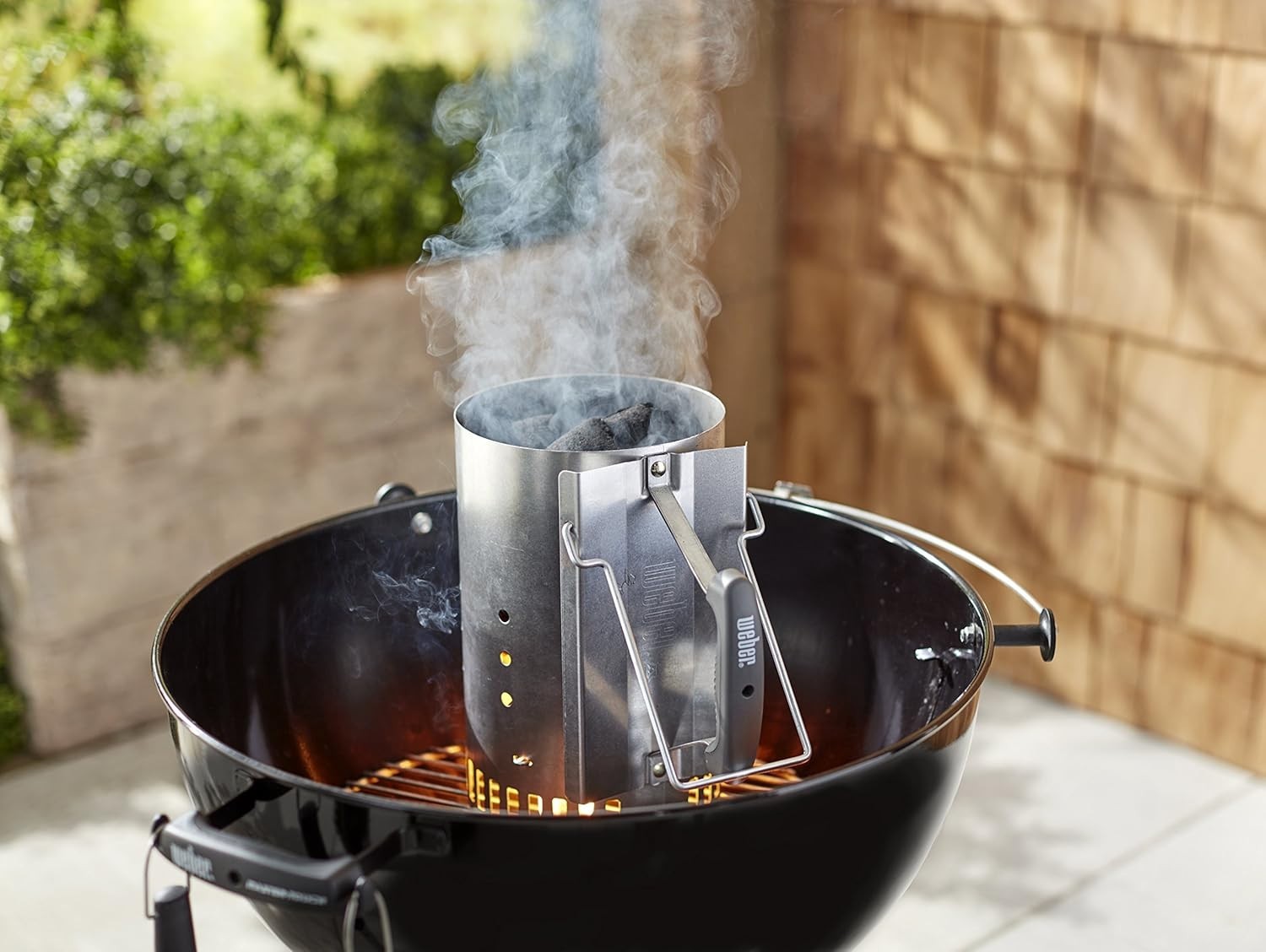 57cm Charcoal BBQ Grill with Chimney Starter, Lid Thermometer & Wheels