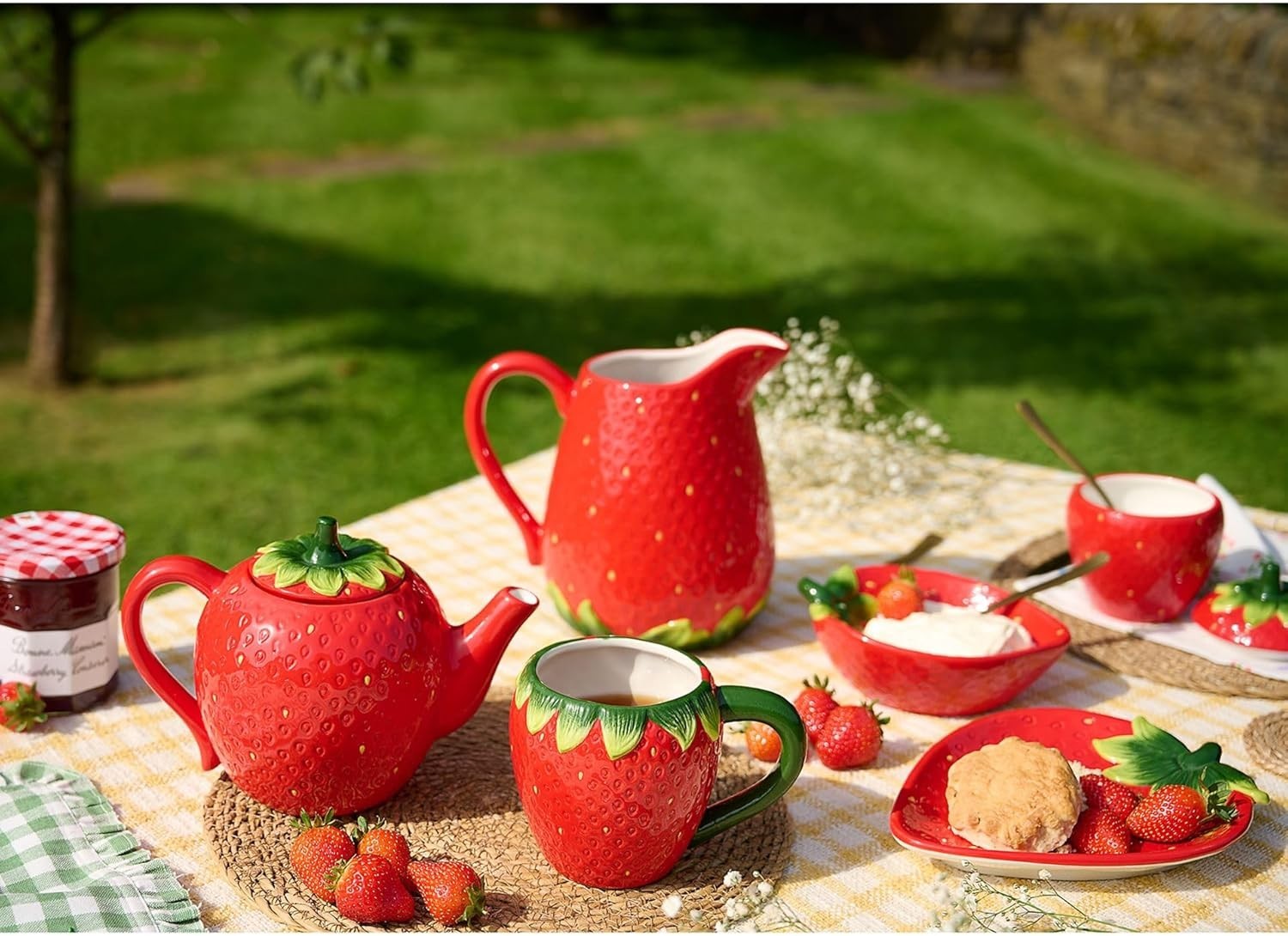 Strawberry Ceramic Teapot 3 Cup Tea Pot Cottage Garden Tableware