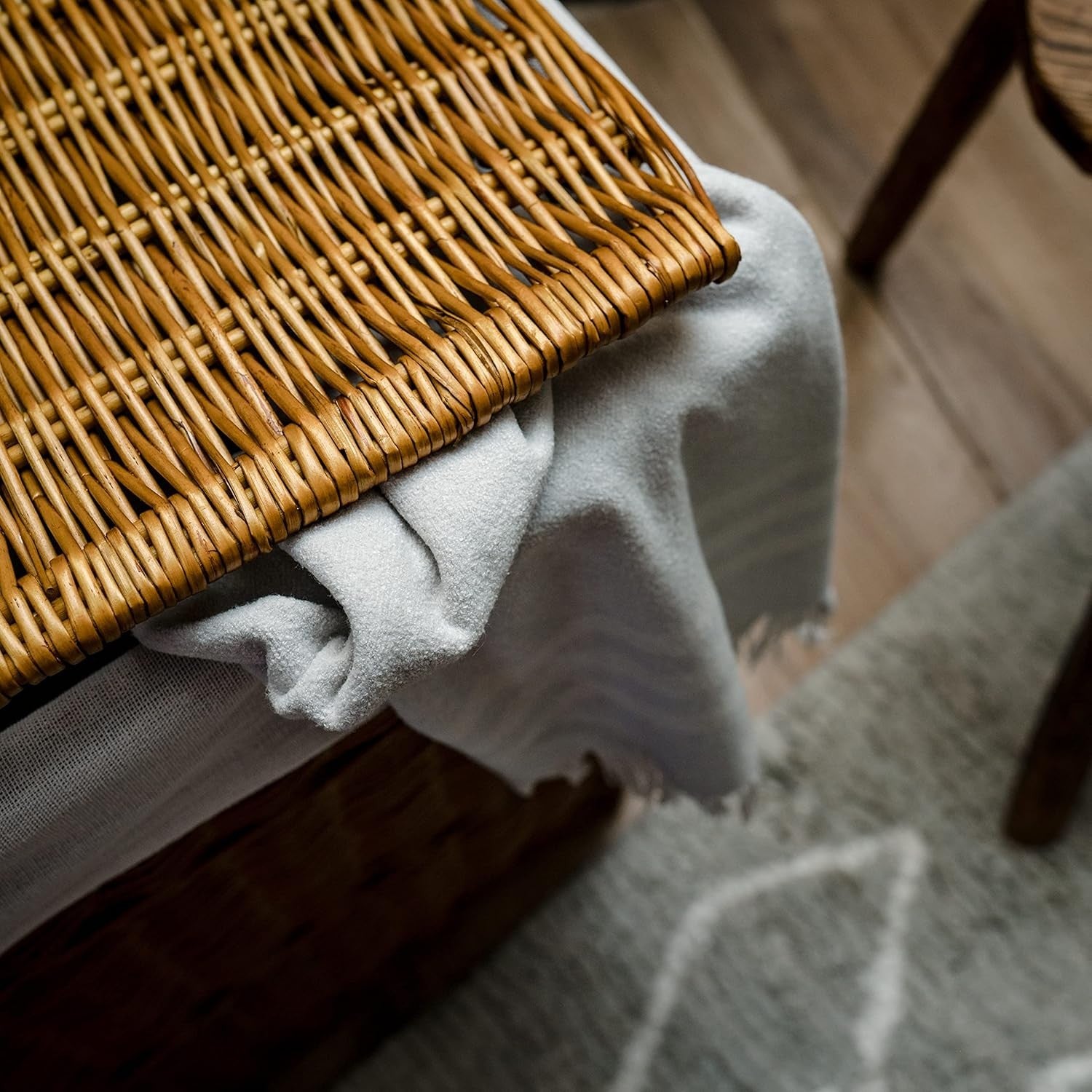 Large Wicker Laundry Basket with Lid & Washable Liner – Distilled Brown Hamper