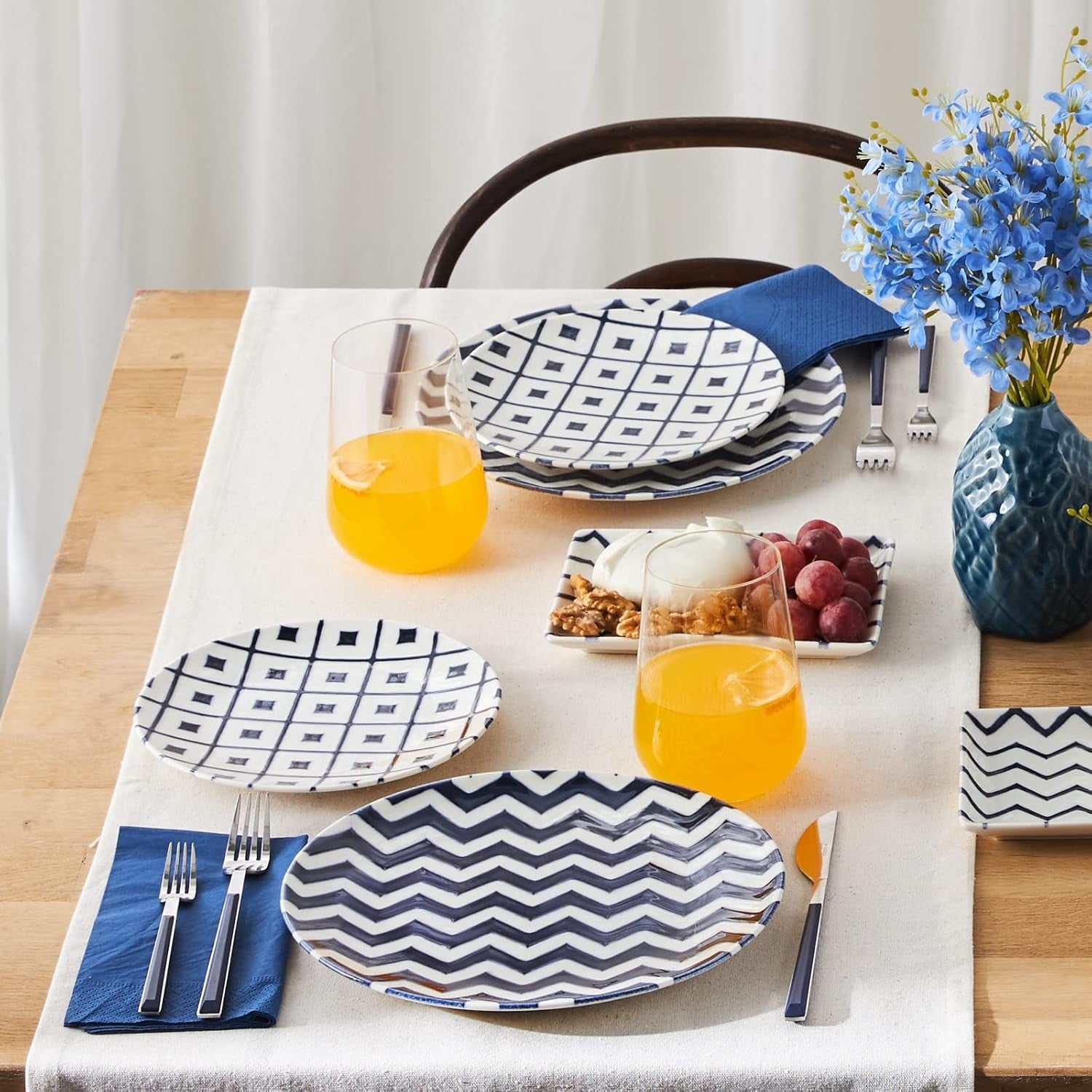 18 Piece Porcelain Breakfast Dinner Set Blue White Plates Cups Dishwasher Safe