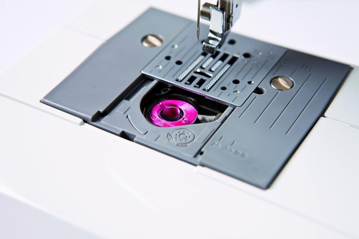 17 Stitch Sewing Machine LED Light Drop In Bobbin Easy Stitch Select - Kwikley