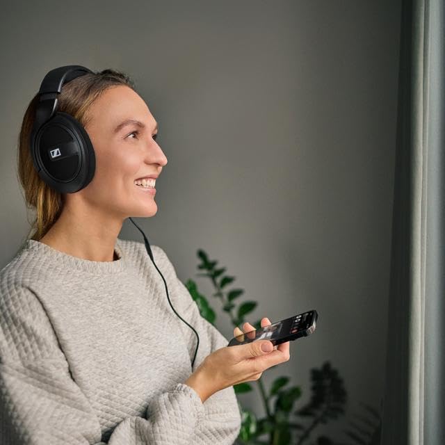 Closed Back Over Ear Headphones Studio Sound Detachable Cable