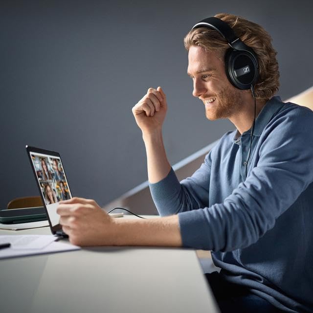 Closed Back Over Ear Headphones Studio Sound Detachable Cable