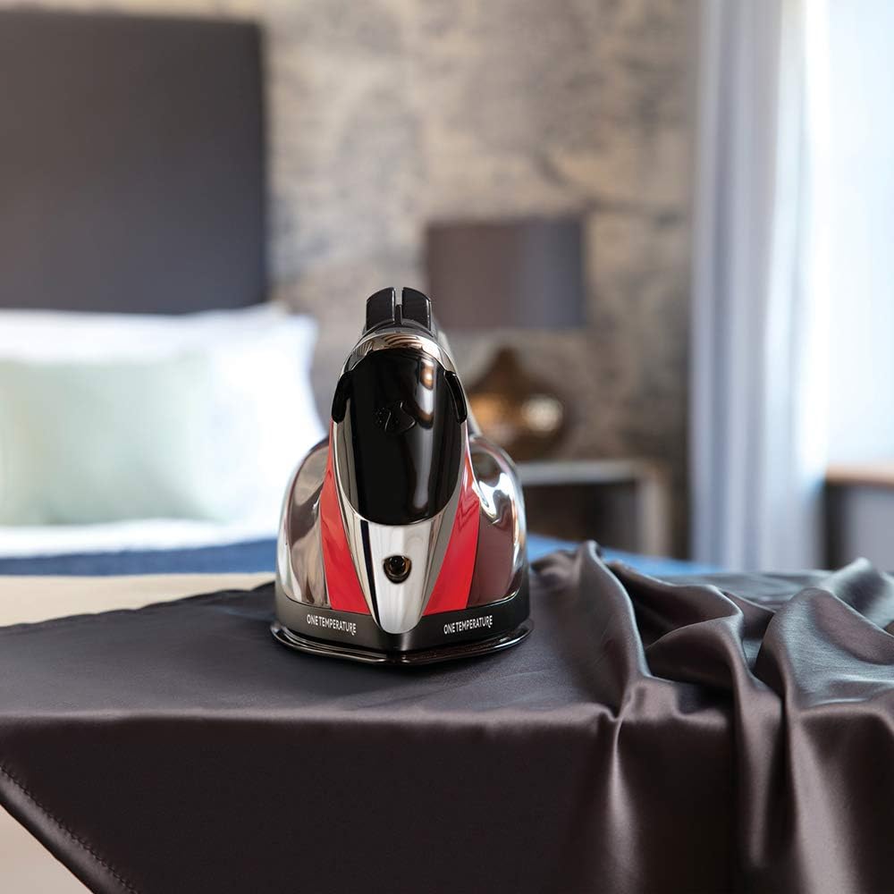 2600W Steam Iron One Temperature Ceramic Soleplate 210g Steam Boost