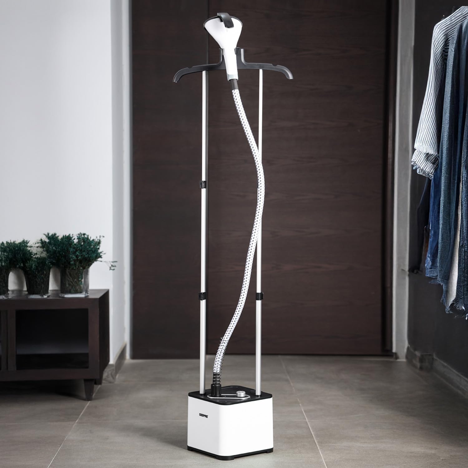 2000W Upright Garment Steamer 11 Modes 1.3L Tank Fast Heat