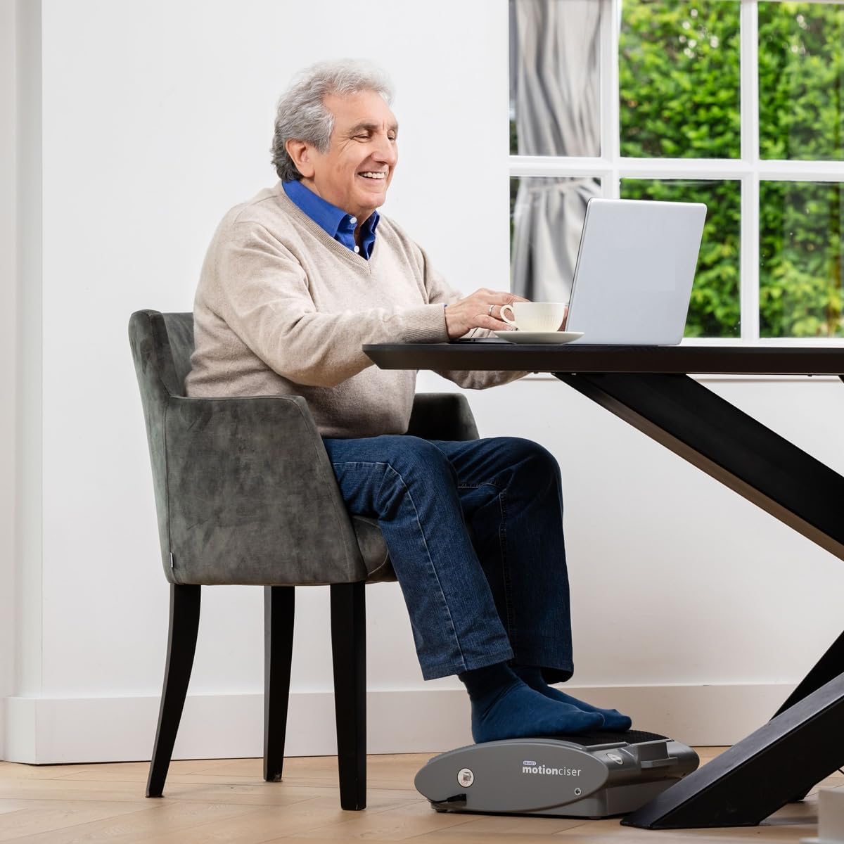 Foot and Leg Massager Heat Vibration Circulation Motion Machine