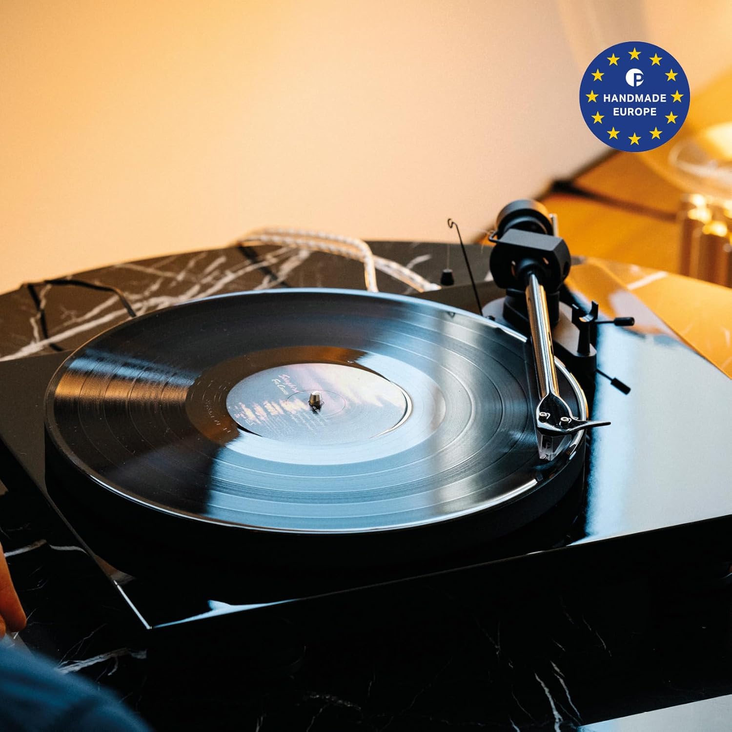 Next-Gen Audiophile Turntable with Carbon Fiber Tonearm & MM Cartridge