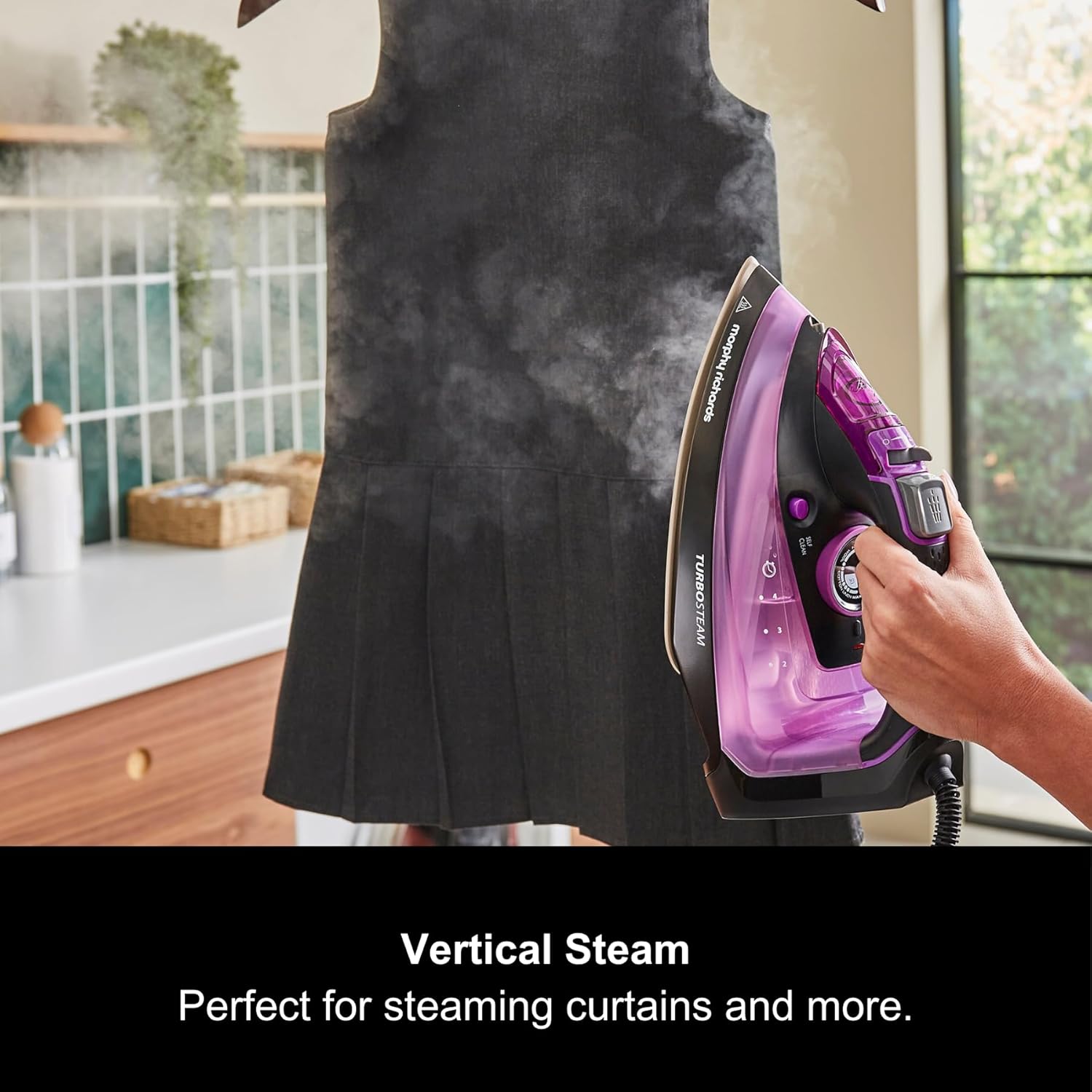 2800W Steam Iron 170g Steam Boost Ceramic Soleplate
