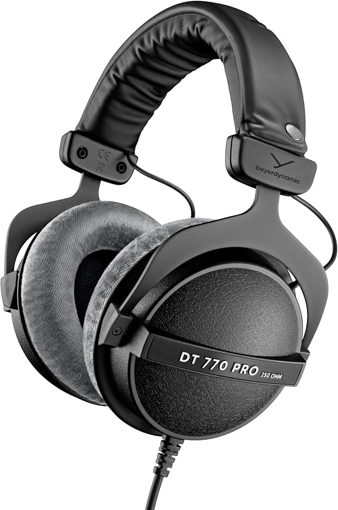 Closed Back Studio Monitoring Headphones 250 Ohm Over Ear High Resolution