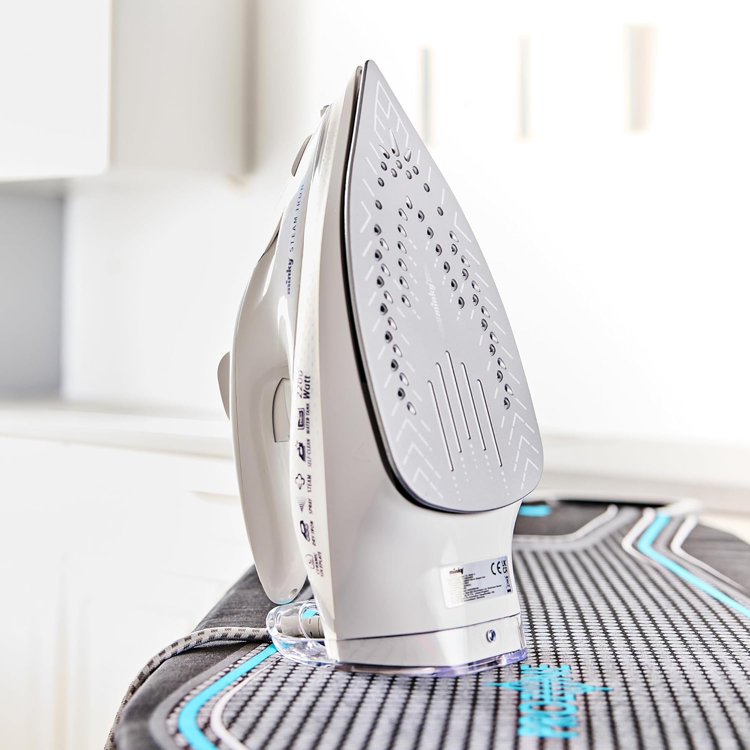 2200W Steam Iron Ceramic Soleplate 350ml Tank Anti Drip Self Clean