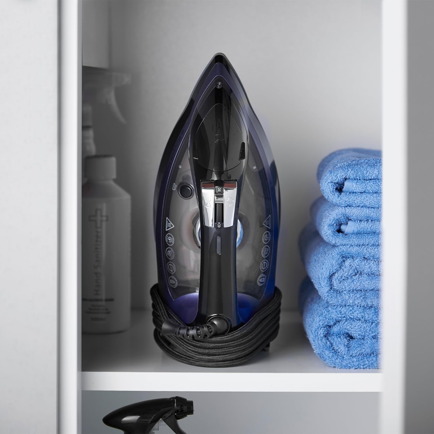 2400W Steam Iron 200g Steam Boost Ceramic Soleplate One Temp